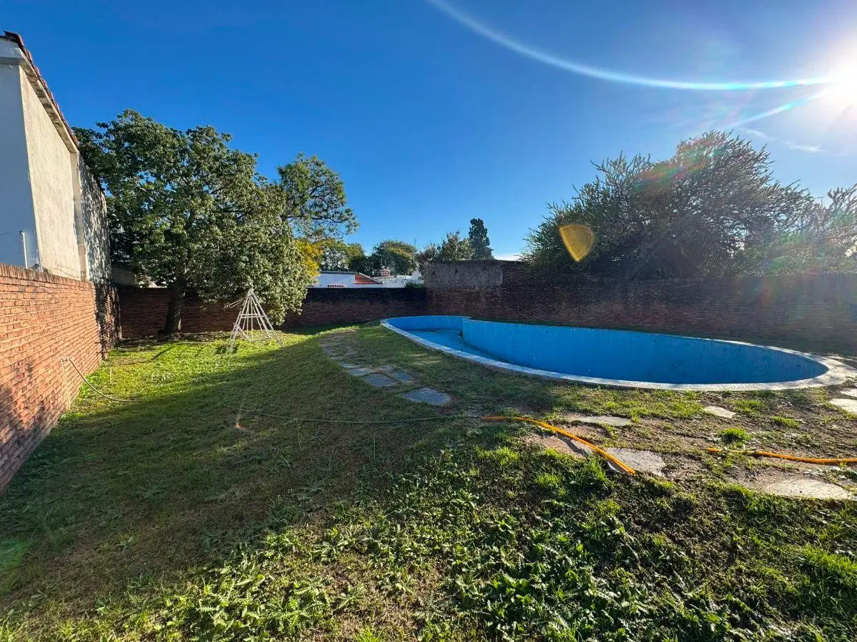 Villa Centenario | 3 dormitorios, pileta y 705 m² de terreno - GRAN OPORTUNIDAD DE INVERSION 4