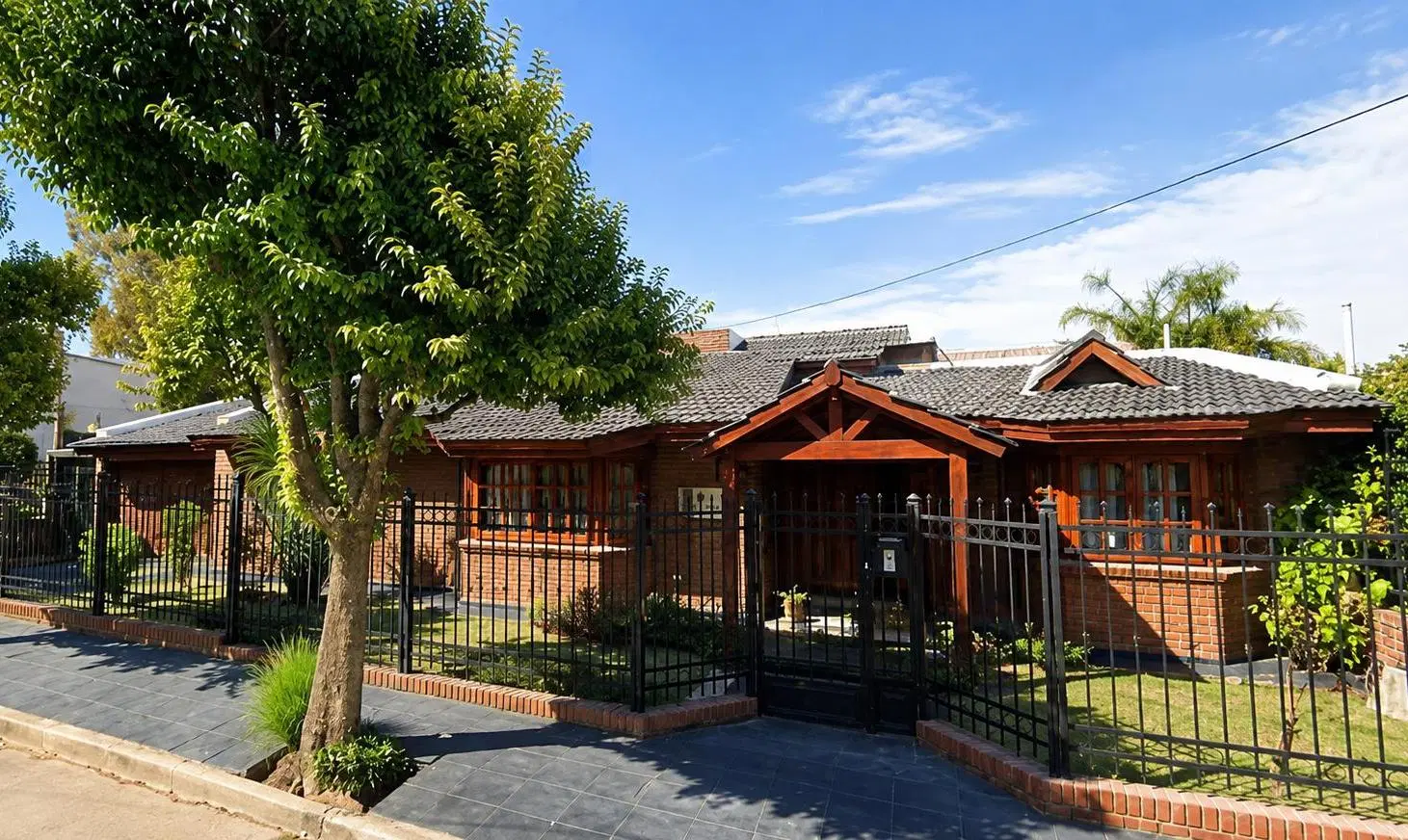 GRANJA DE FUNES I EXCLUSIVA CASA DE CATEGORÍA | 5 DORMITORIOS - PISCINA - 690 m² - APTA CRÉDITO 2