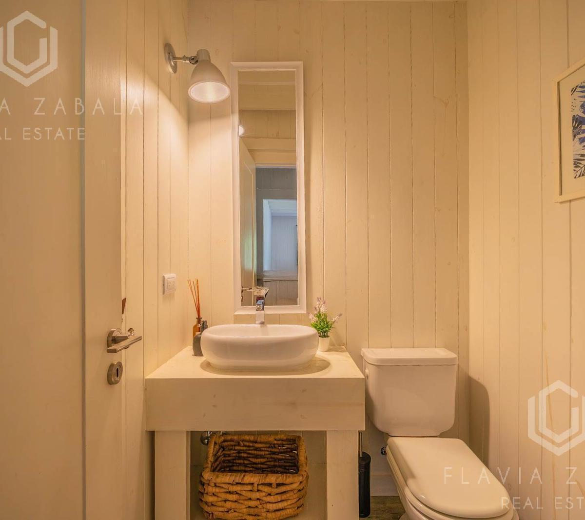 Venta Casa Cinco Ambientes en Senderos IV. Pileta. Jacuzzi. 3