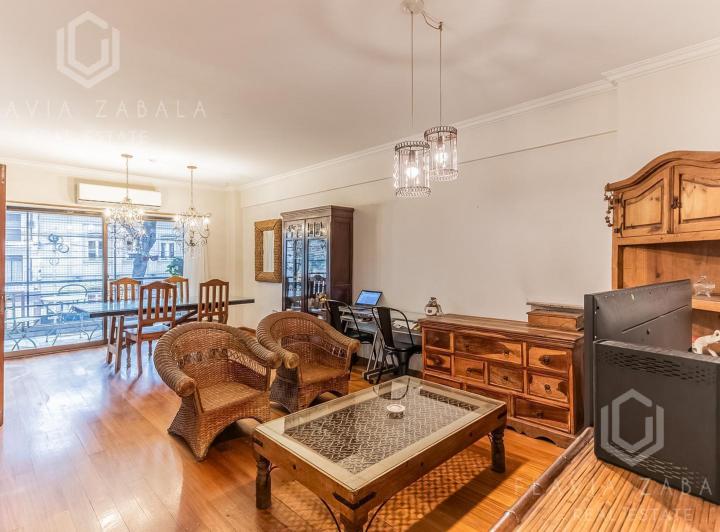 Venta departamento cinco ambientes con patio, cochera, balcón, pileta y baulera en Caballito 2