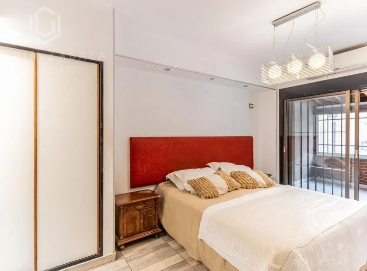 Venta departamento cinco ambientes con patio, cochera, balcón, pileta y baulera en Caballito 5