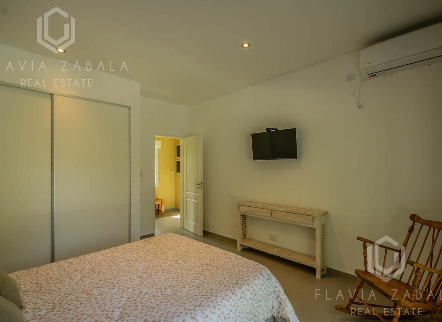 Venta casa cinco ambientes. pileta. Golf II Costa Esmeralda