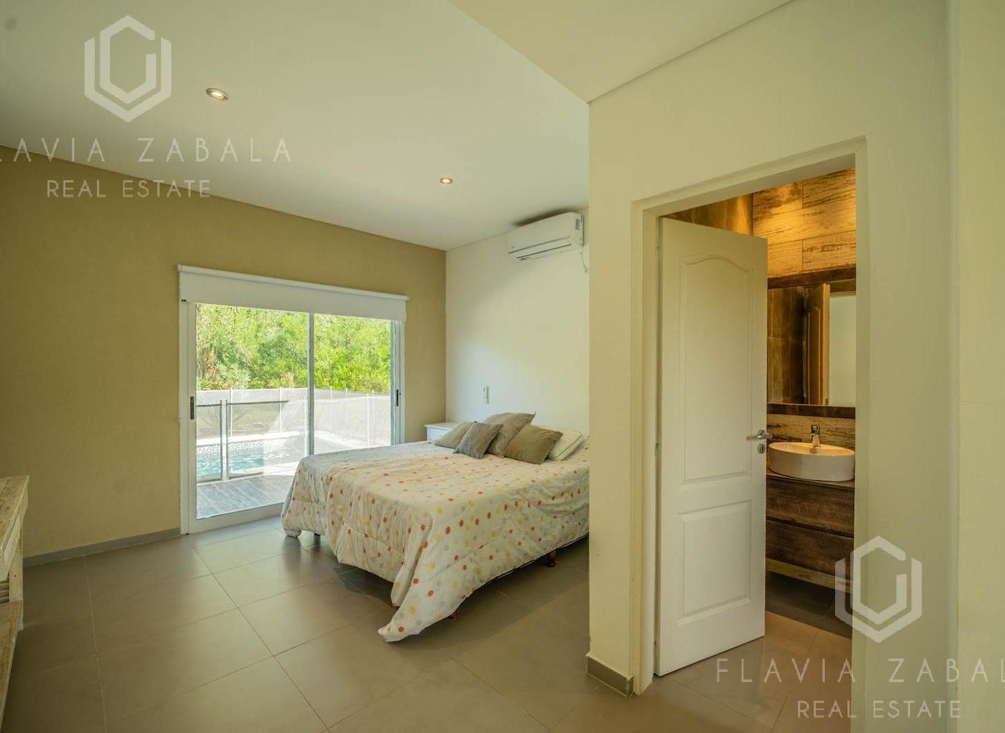 Venta casa cinco ambientes. pileta. Golf II Costa Esmeralda