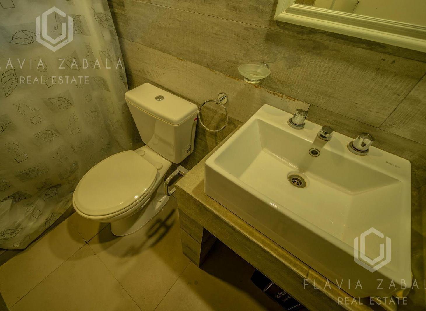 Venta casa cinco ambientes. pileta. Golf II Costa Esmeralda