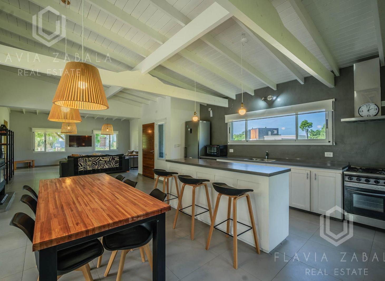 Foto de Venta casa cinco ambientes. pileta. Golf II Costa Esmeralda, imagen 1