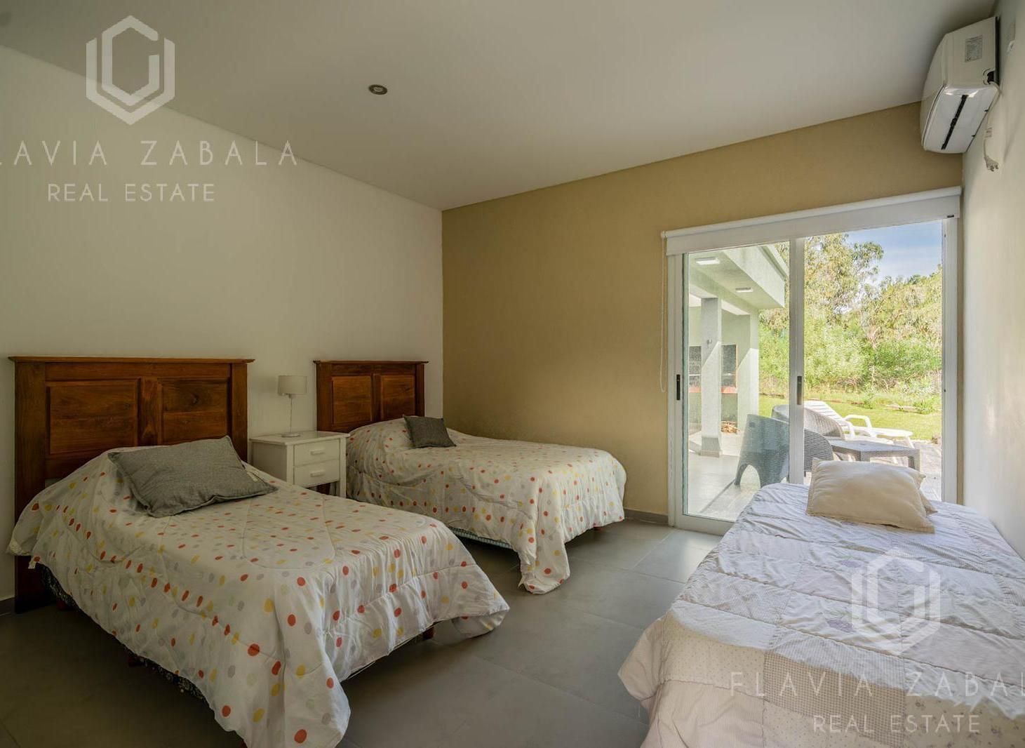 Venta casa cinco ambientes. pileta. Golf II Costa Esmeralda