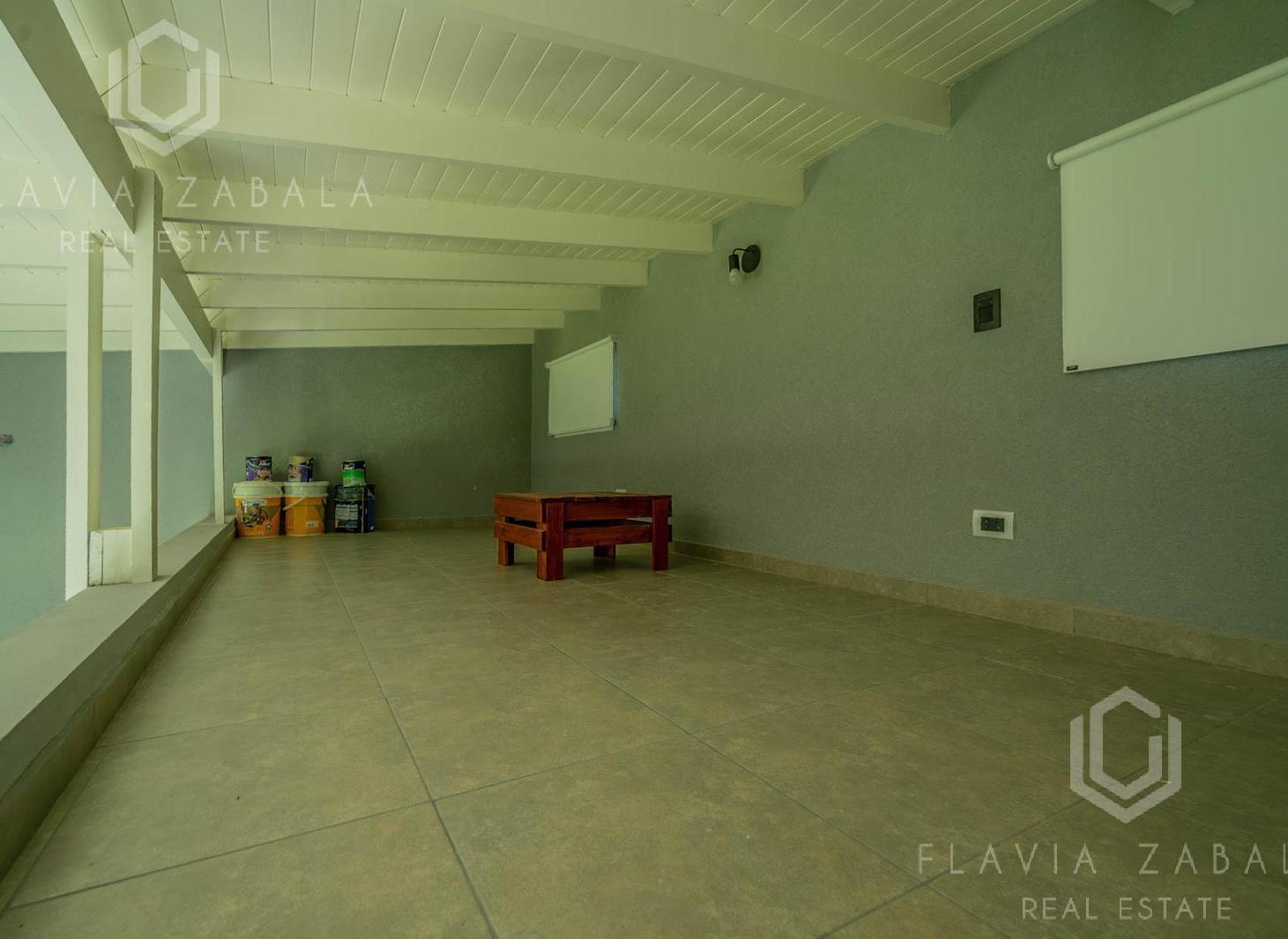 Venta casa cinco ambientes. pileta. Golf II Costa Esmeralda