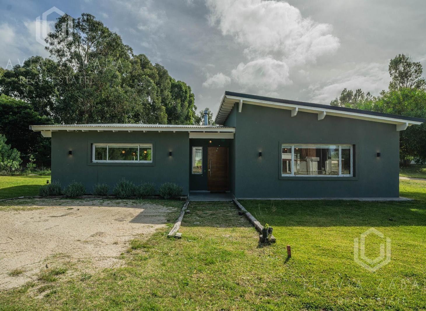 Venta casa cinco ambientes. pileta. Golf II Costa Esmeralda