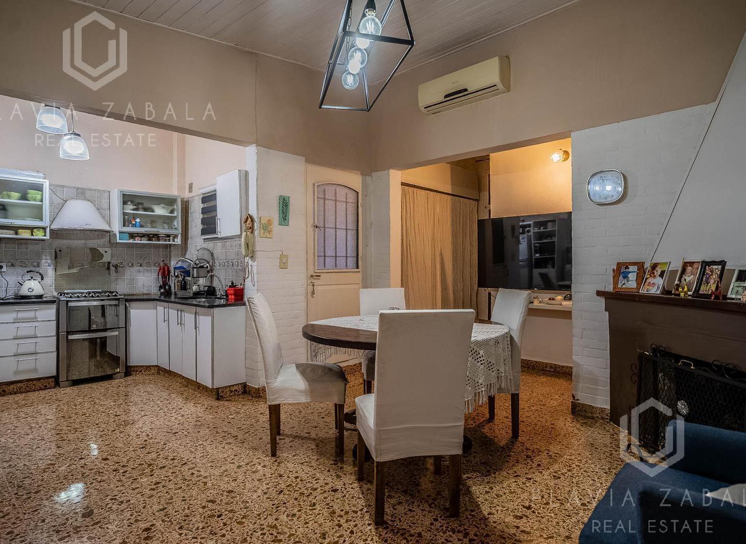 Venta PH cinco ambientes con local, patio y terraza. San Fernando