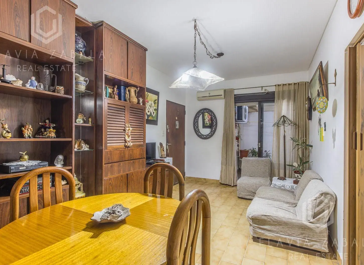 Venta departamento tres ambientes con patio en Coghlan 2