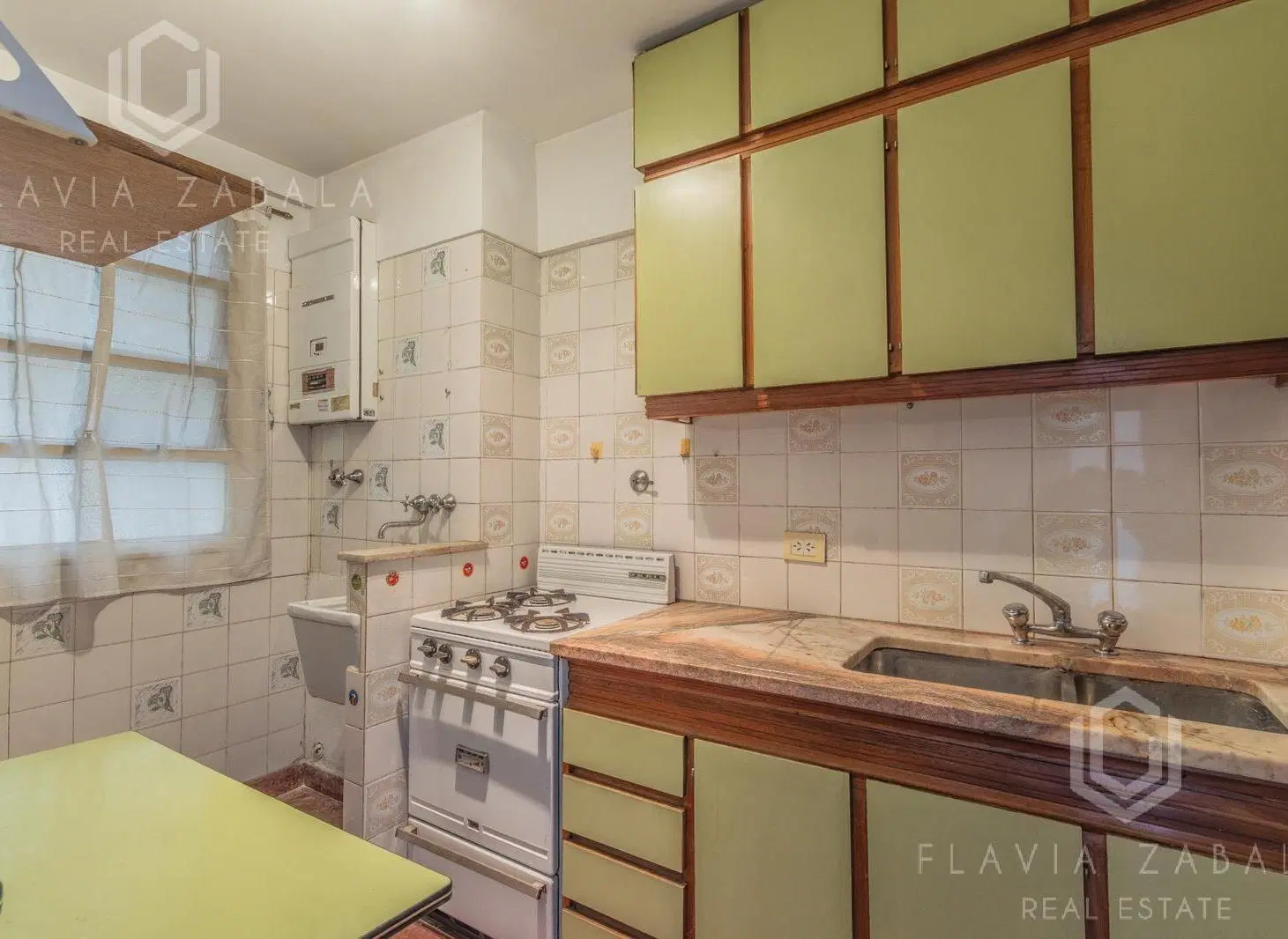 Venta departamento tres ambientes con balcón, cochera y baulera. Palermo 3