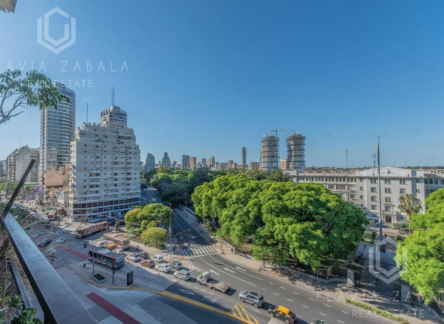 Venta departamento tres ambientes con balcón, cochera y baulera. Palermo 2