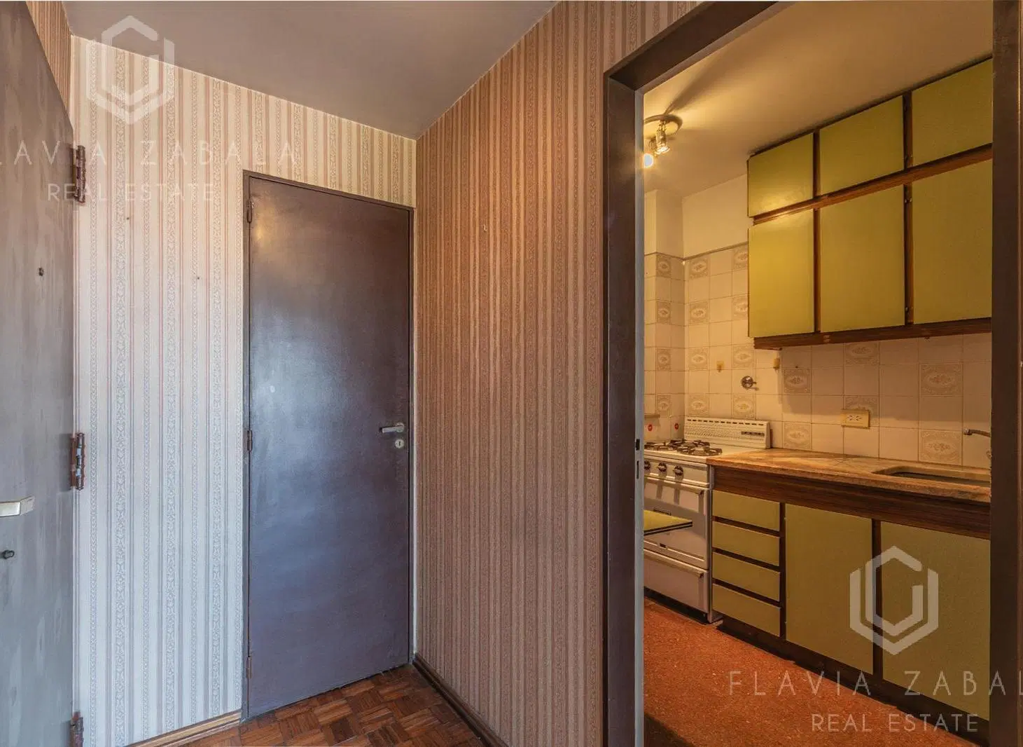 Venta departamento tres ambientes con balcón, cochera y baulera. Palermo 4
