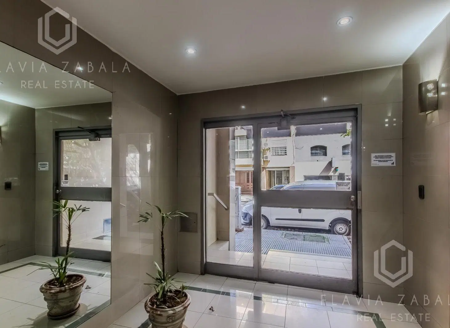 Venta departamento tres ambientes con balcón en Almagro 3