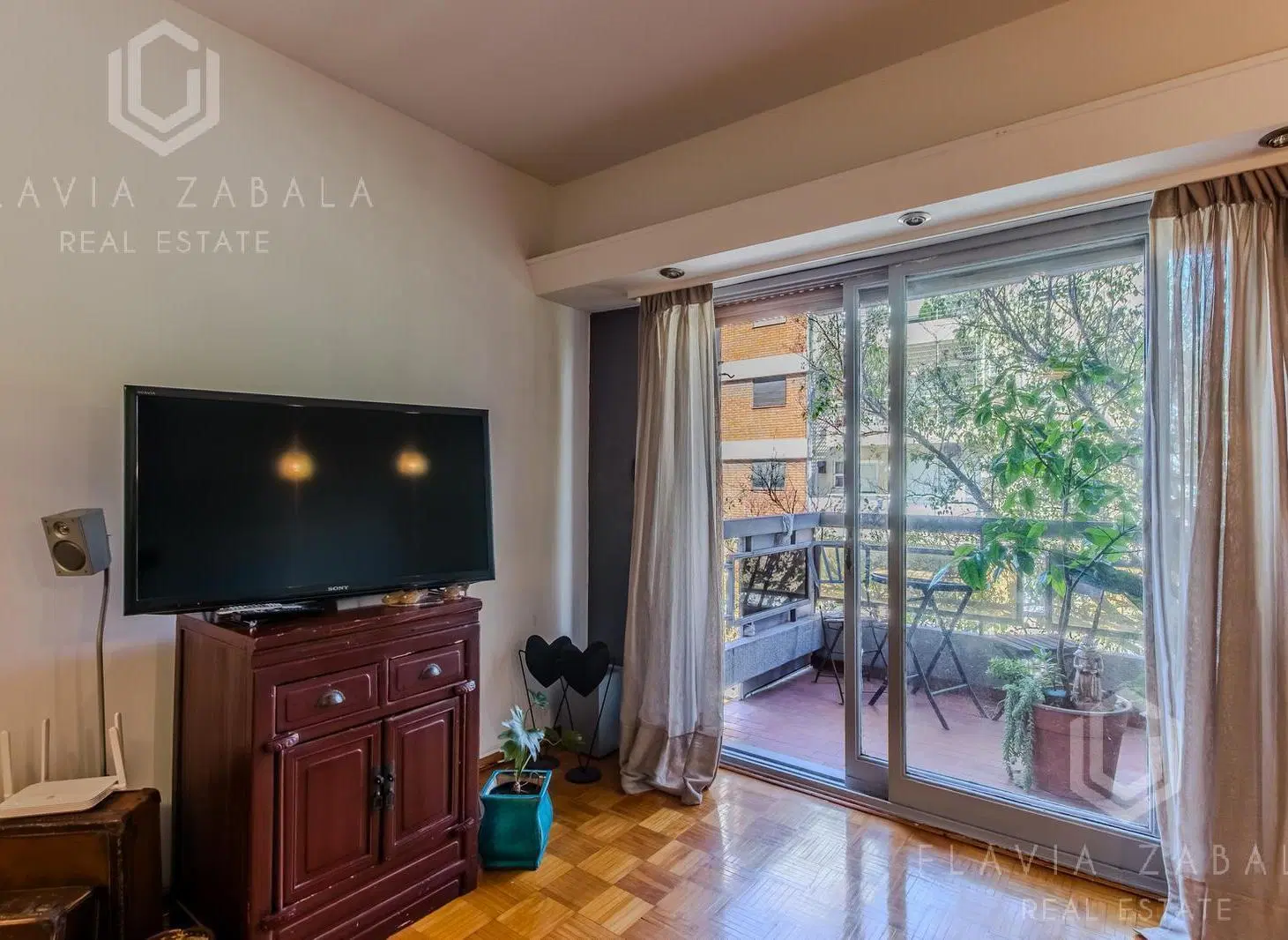 Venta departamento tres ambientes con balcón en Almagro 5