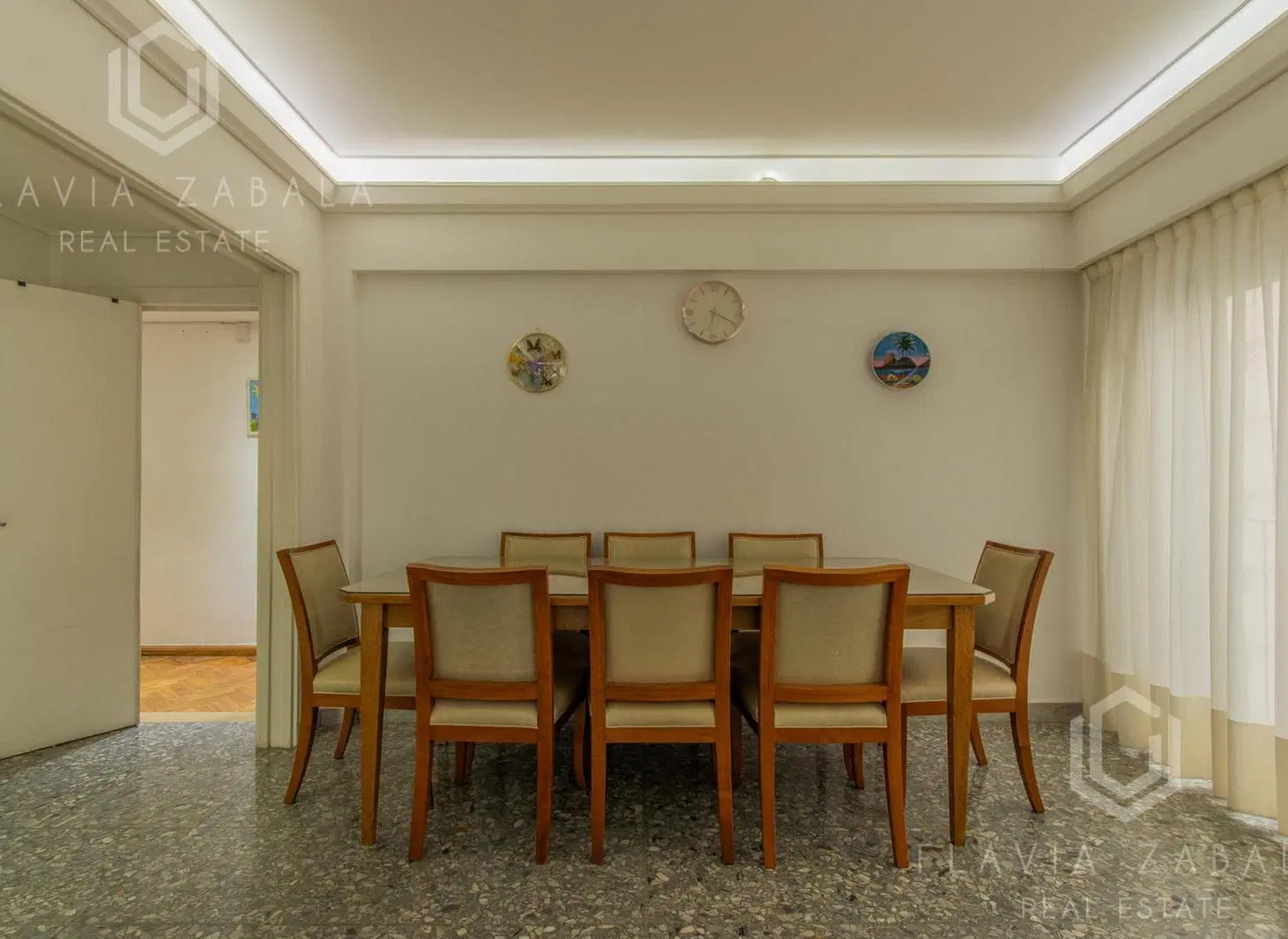 Alquiler departamento cuatro ambientes con dep. Cochera. El valor incluye exp.  Amoblado. Recoleta 4
