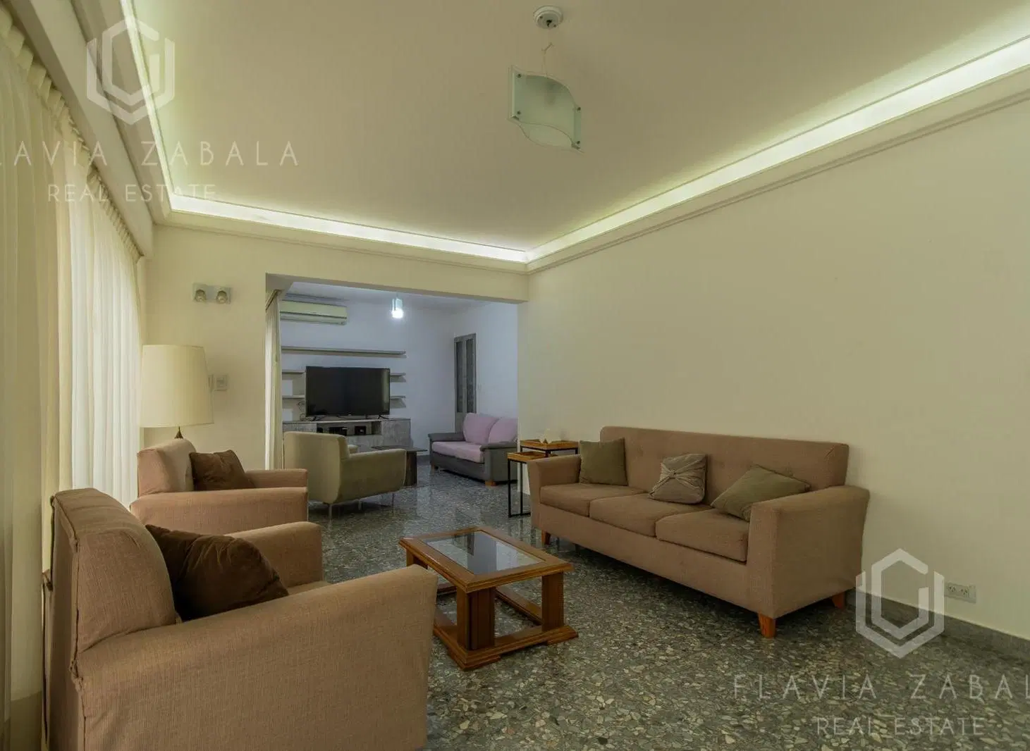 Alquiler departamento cuatro ambientes con dep. Cochera. El valor incluye exp.  Amoblado. Recoleta 3