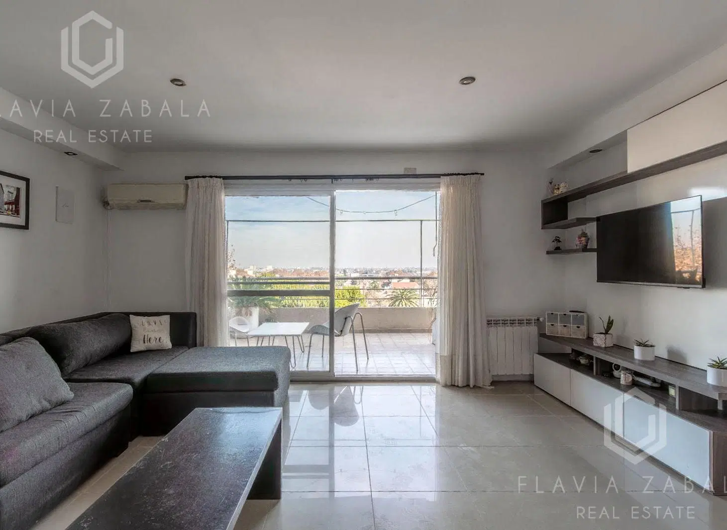 Venta dúplex cuatro ambientes con balcón aterrazado y dos cocheras en Villa Ballester 4