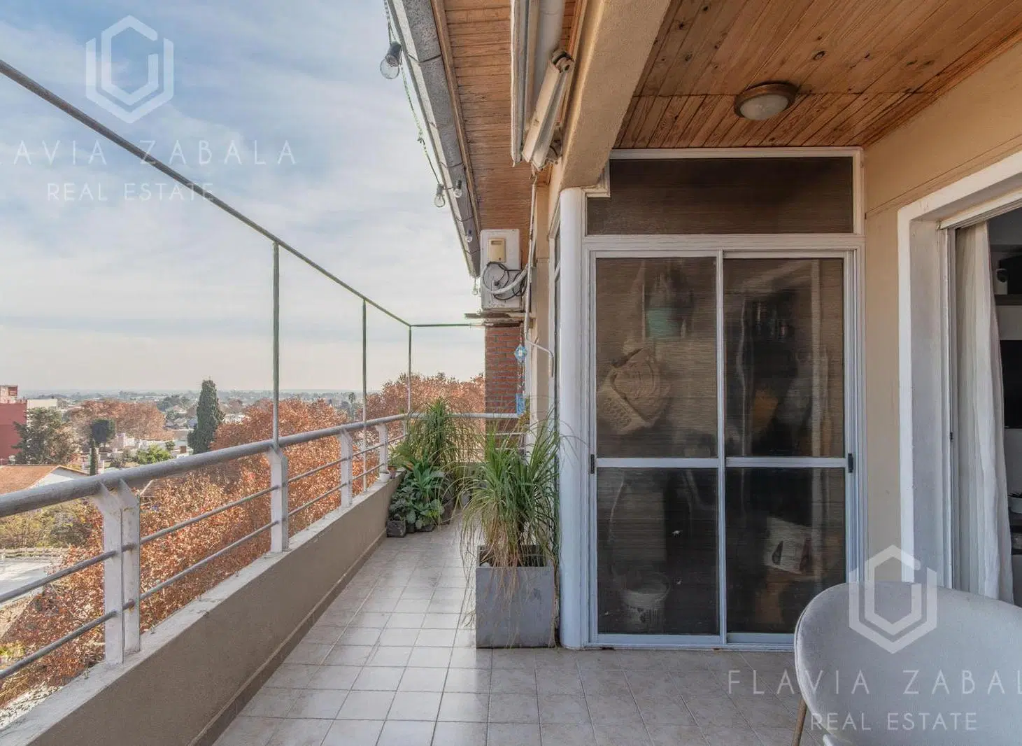Venta dúplex cuatro ambientes con balcón aterrazado y dos cocheras en Villa Ballester 5