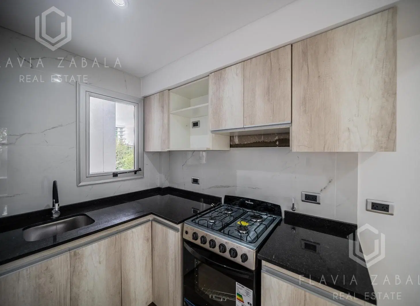 Venta departamento dos ambientes a estrenar con balcón corrido en San Martín 8