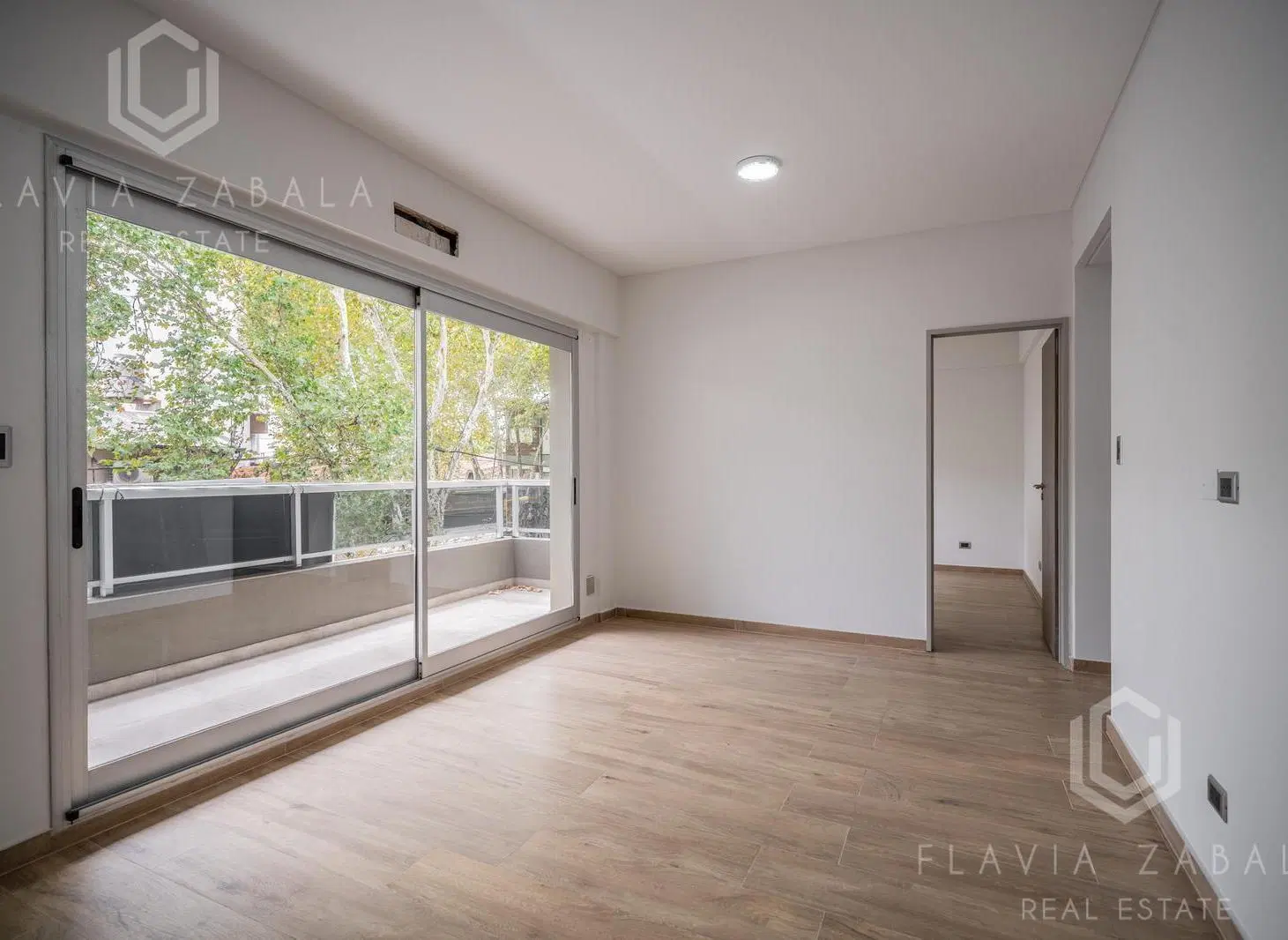 Venta departamento dos ambientes a estrenar con balcón corrido en San Martín 4