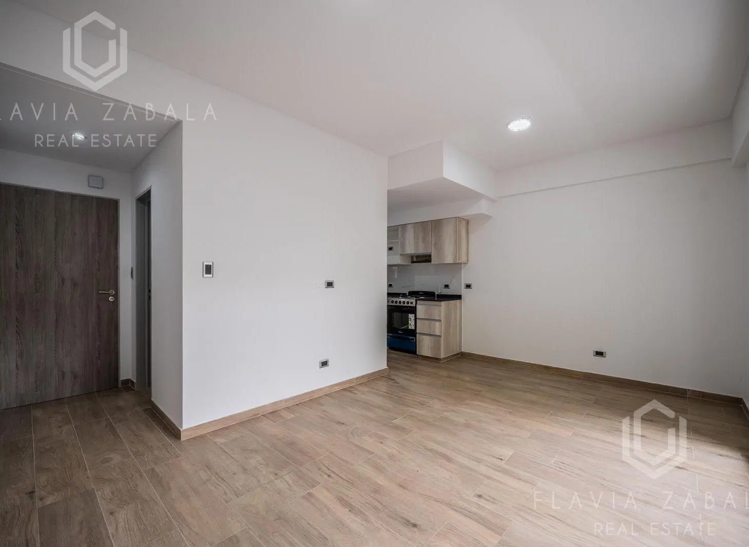 Venta departamento dos ambientes a estrenar con balcón corrido en San Martín 5
