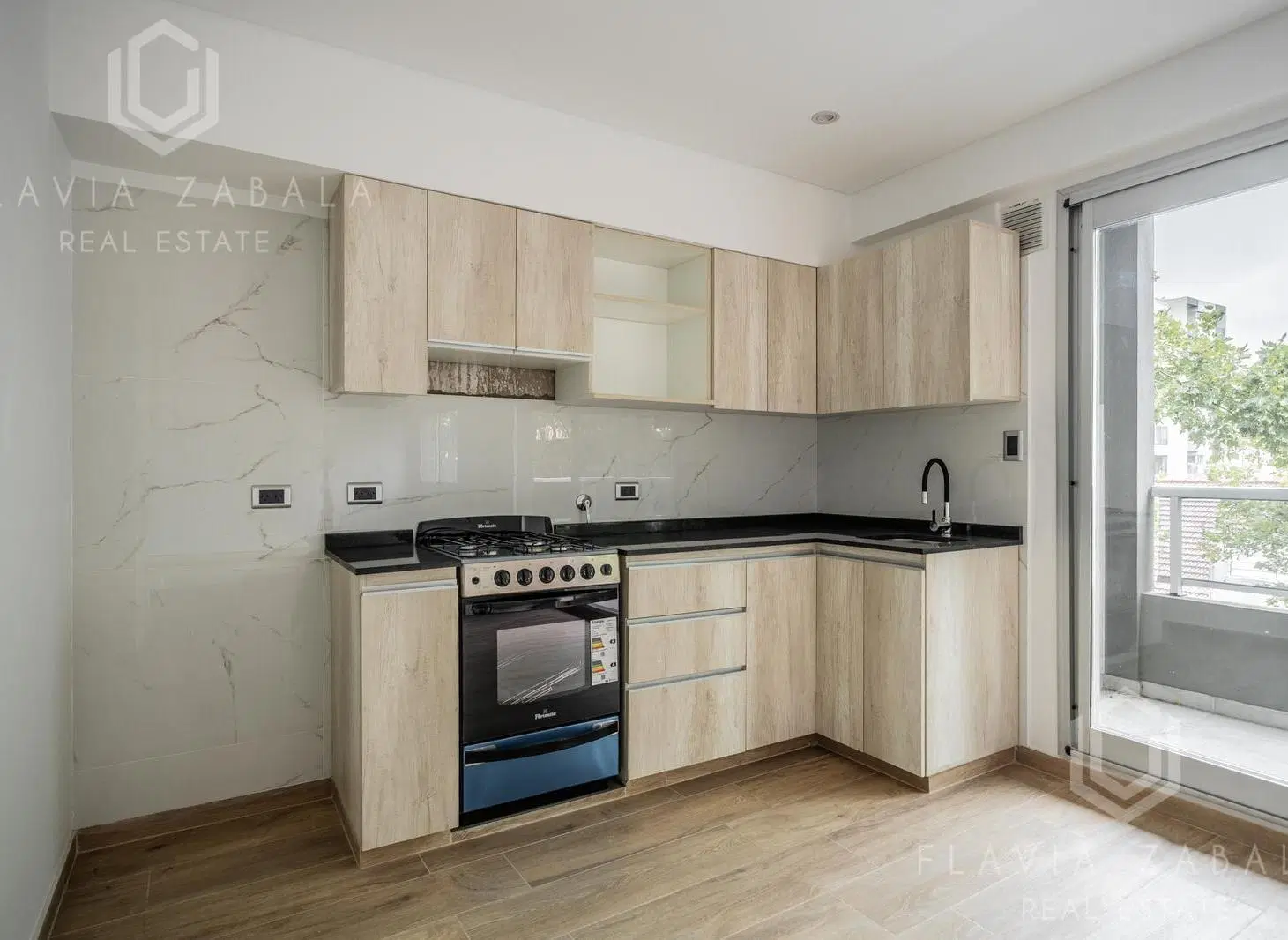 Venta departamento dúplex tres ambientes con terraza privada a estrenar en San Martín Centro 1