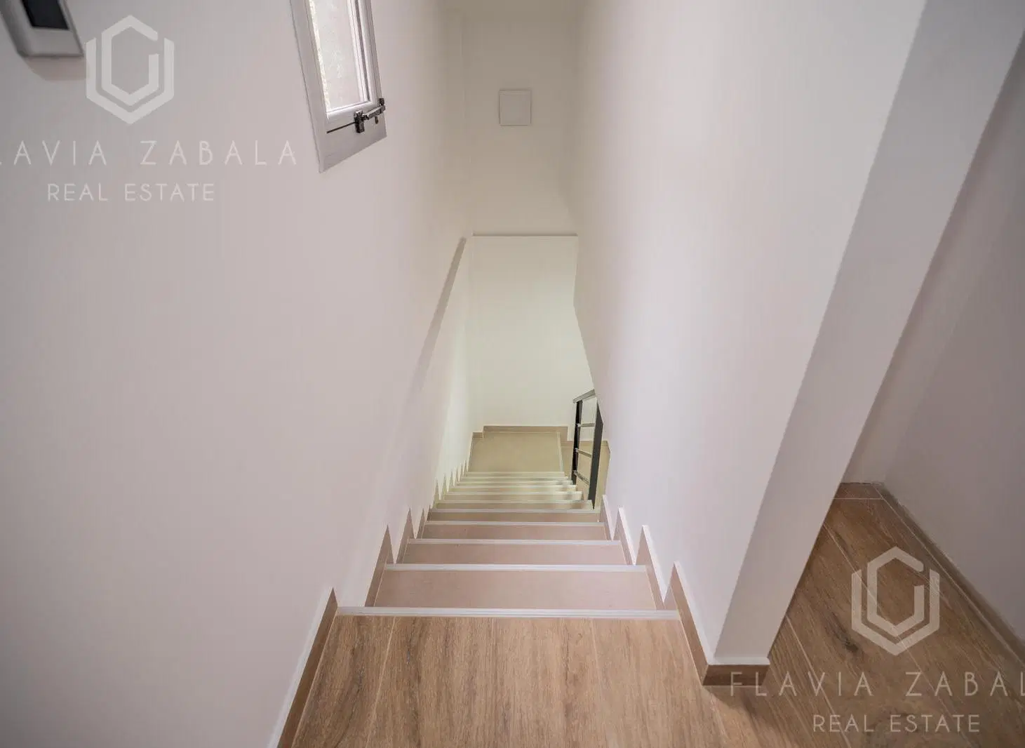 Venta departamento dúplex tres ambientes con terraza privada a estrenar en San Martín Centro 8