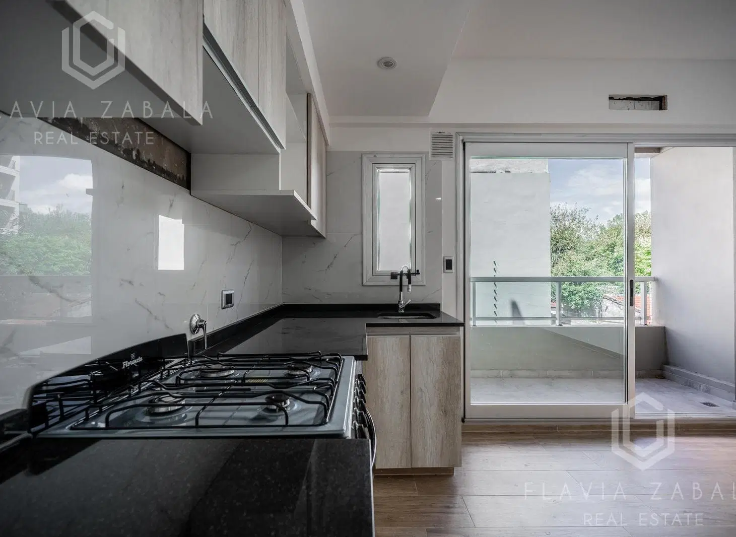 Venta departamento dos ambientes con balcón a estrenar en San Martín Centro 8