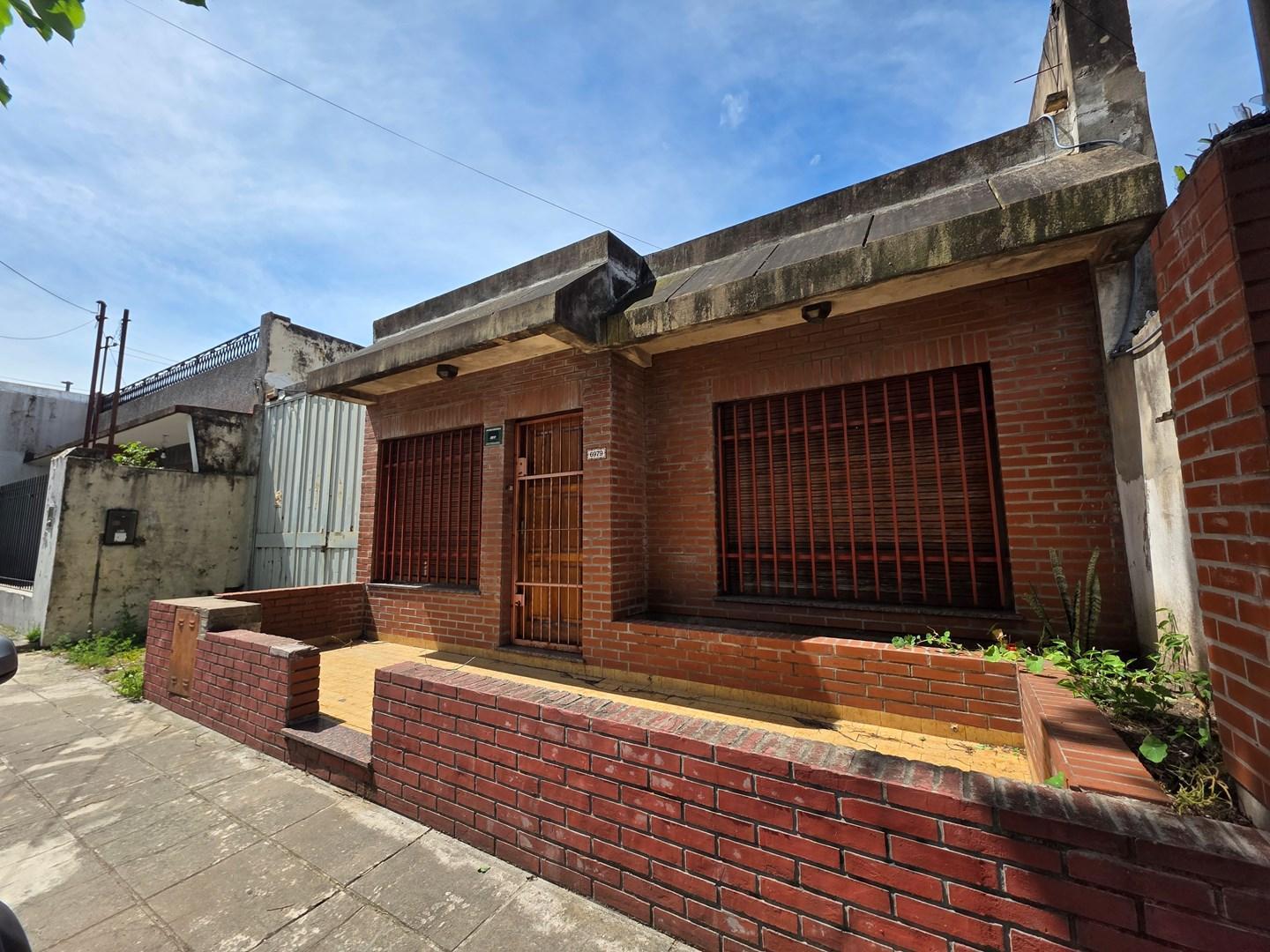 Casa con galpón en Venta en Villa Bosch