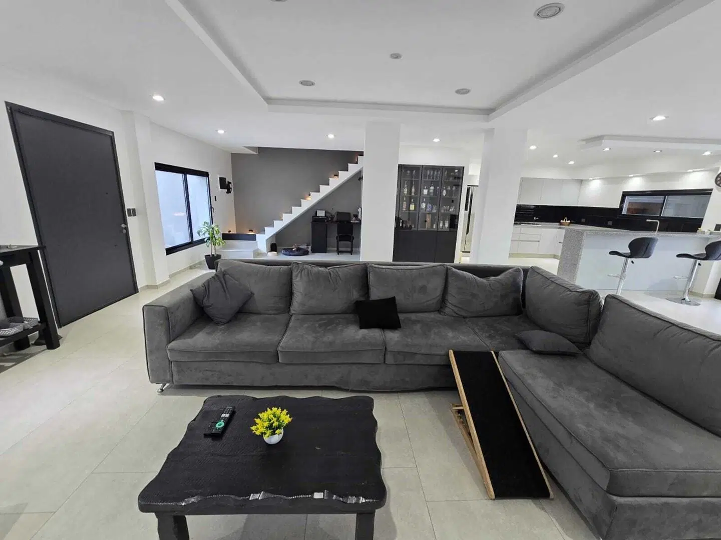 Casa moderna a estrenar- 4 amb con cochera y parque -Villa Bosch 8