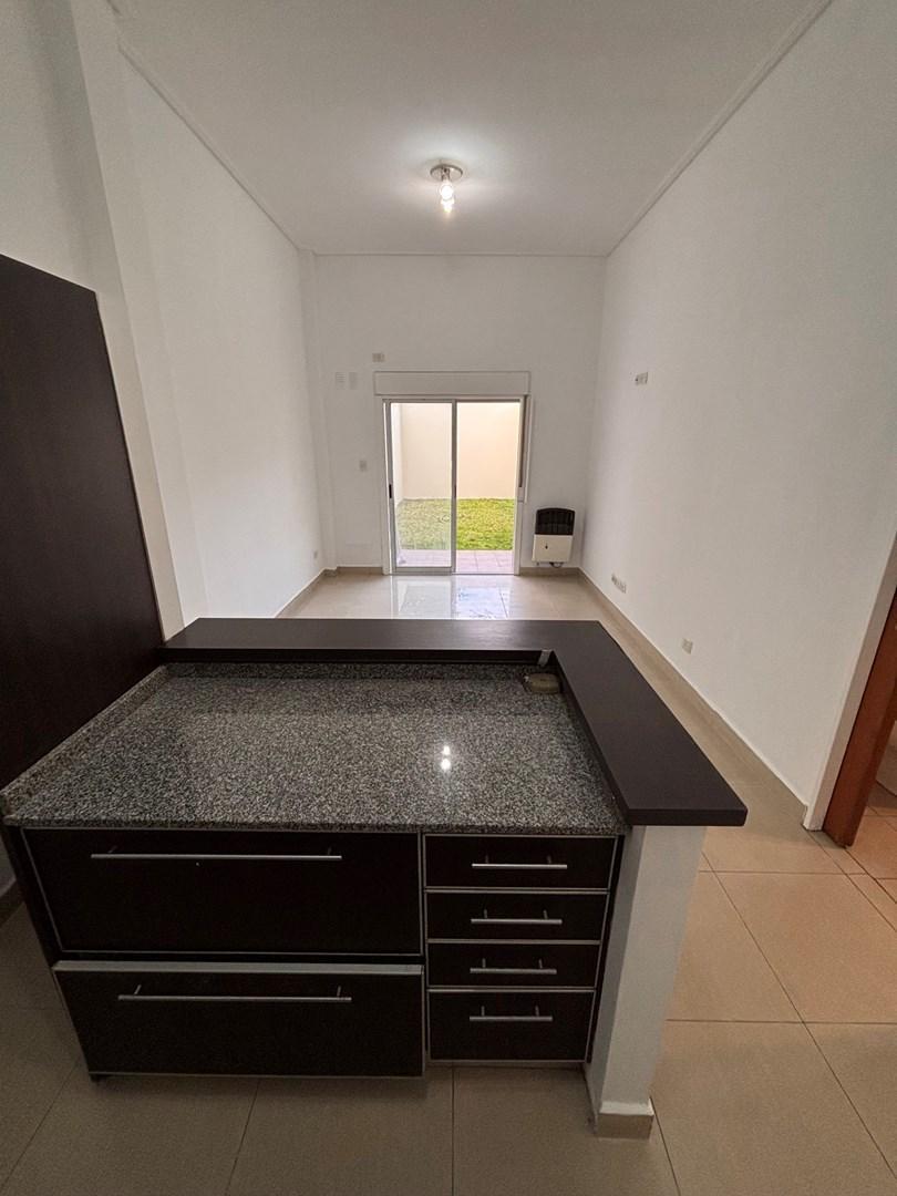 Foto de Departamento monoambiente con parque en alquiler Villa Bosch, imagen 2