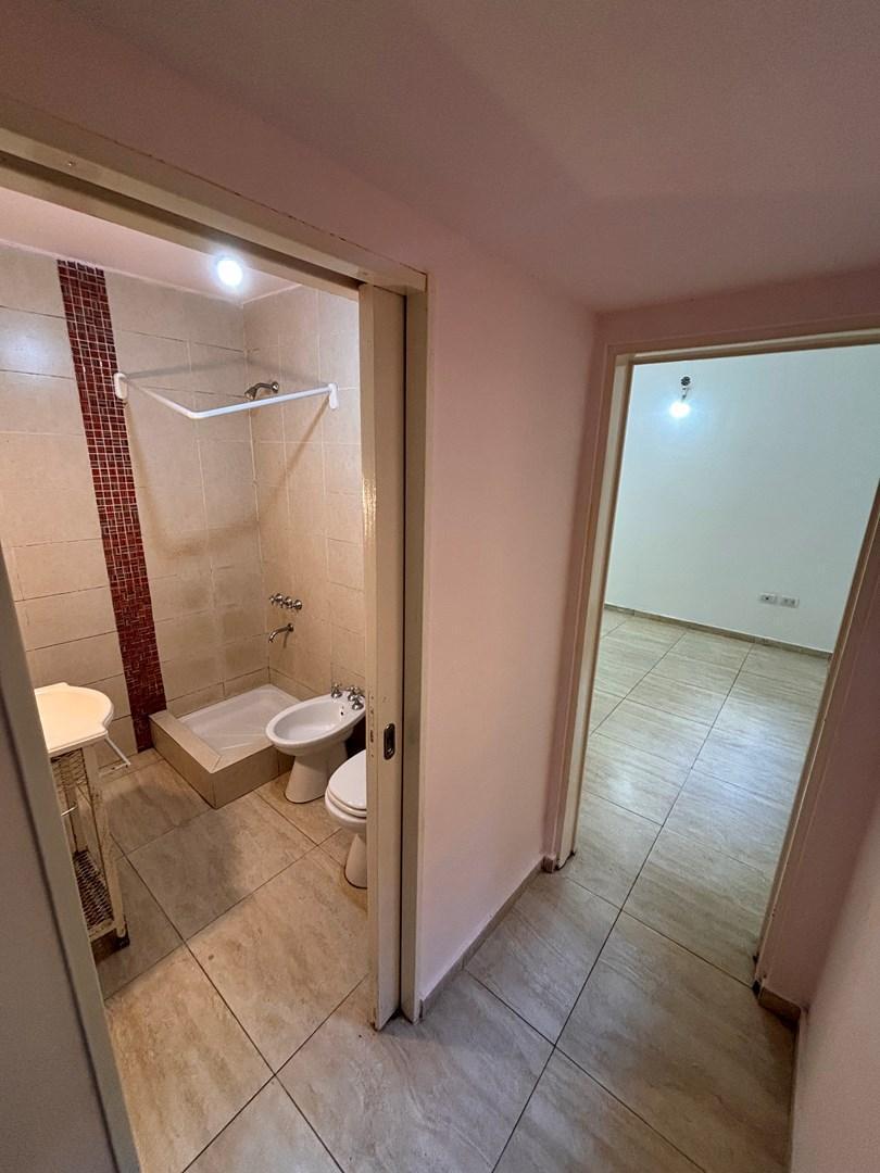 Foto de Departamento en Alquiler en Caseros, Tres de Febrero, G.B.A. Zona Oeste, imagen 4