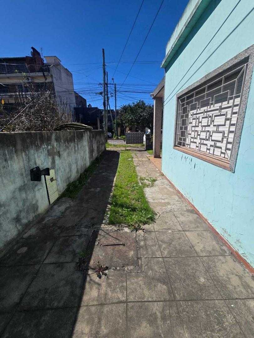 Foto de Casa en lote propio con gran jardin en Hurlingham, imagen 3