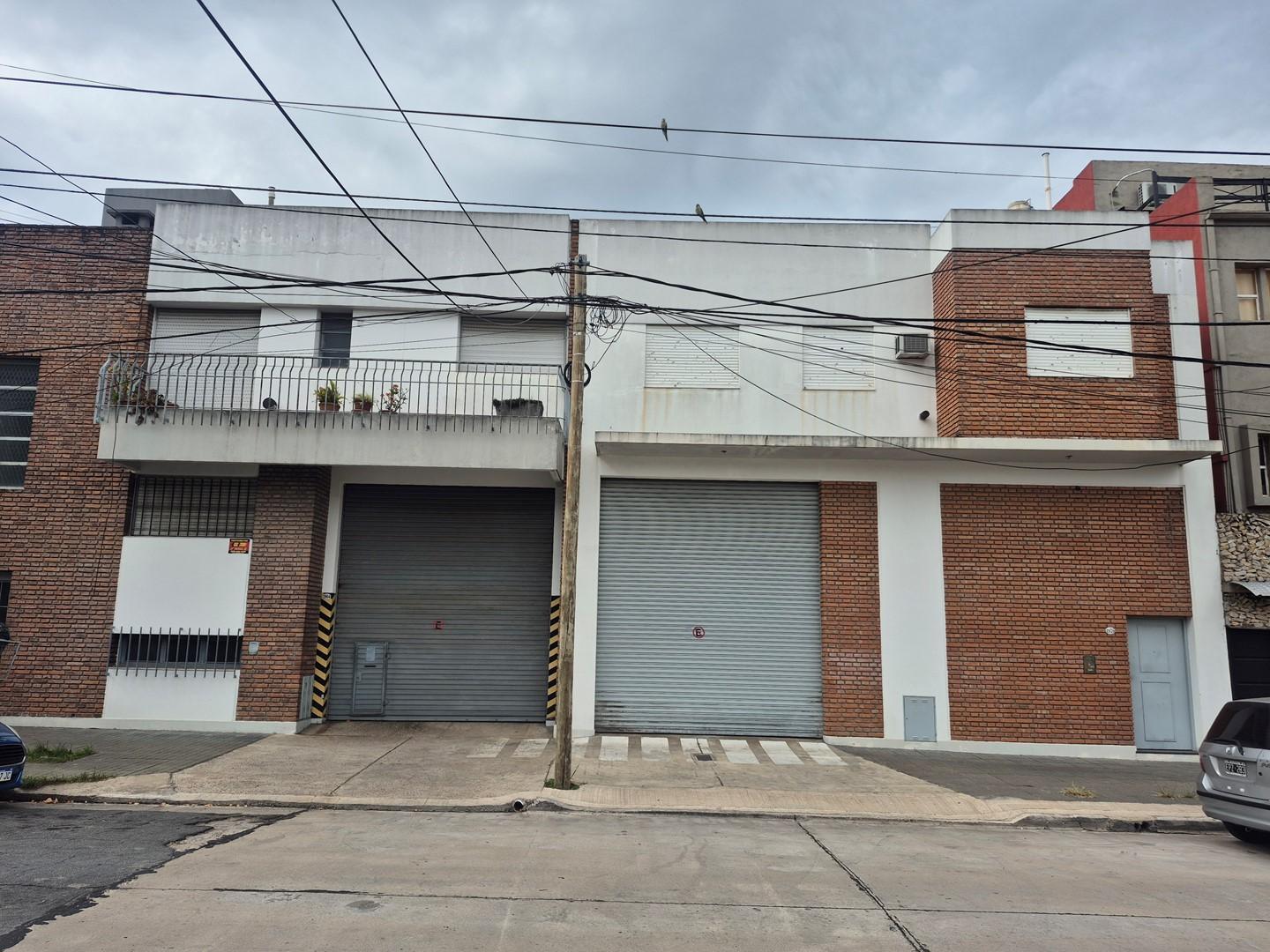 Foto de Depósito en Venta en Caseros, Tres de Febrero, G.B.A. Zona Oeste, imagen 2
