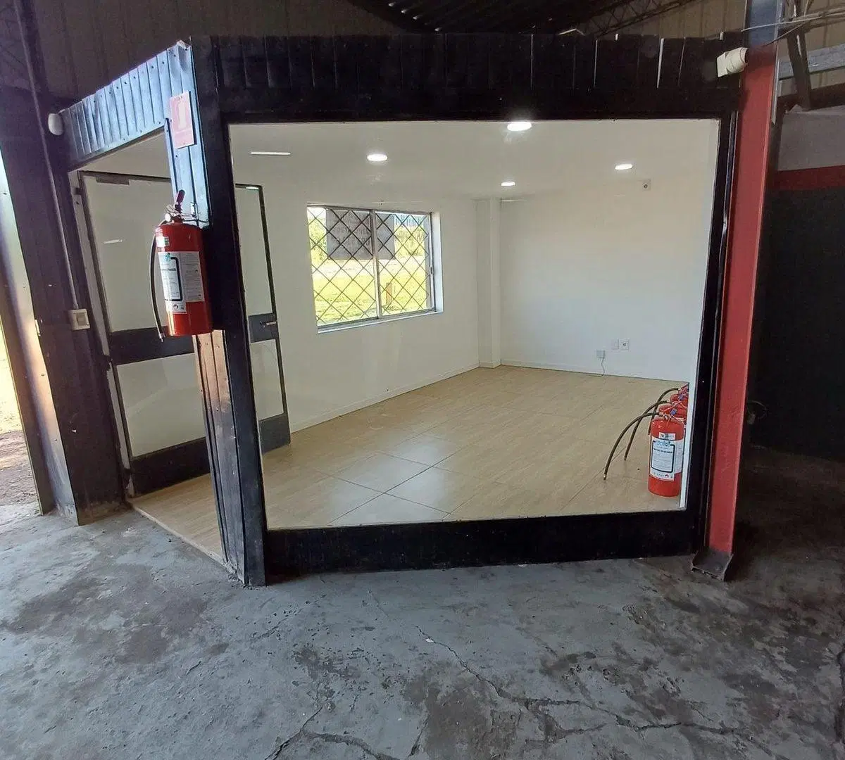 Alquiler Galpón 240 m2 a pasos de Interbalnearia 2
