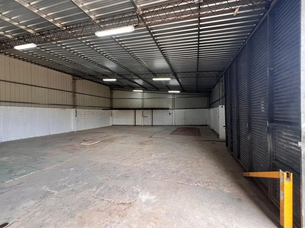 Alquiler Galpón 240 m2 a pasos de Interbalnearia 2