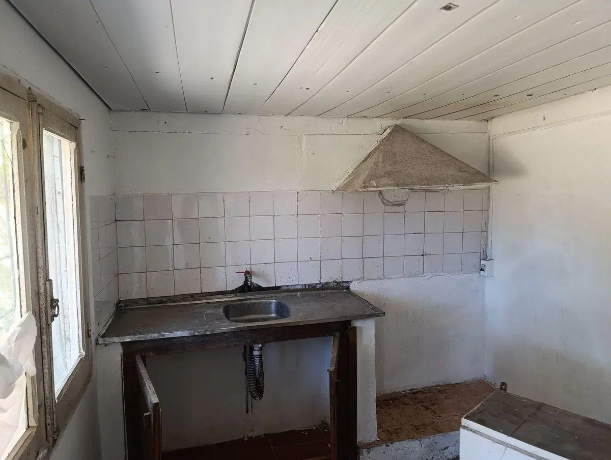 Venta de terreno en Colón con depósitos y casa 4