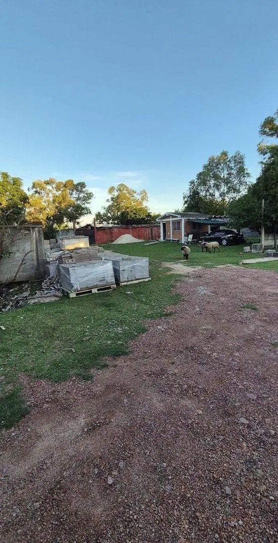 Venta de terreno en Colón con depósitos y casa 3