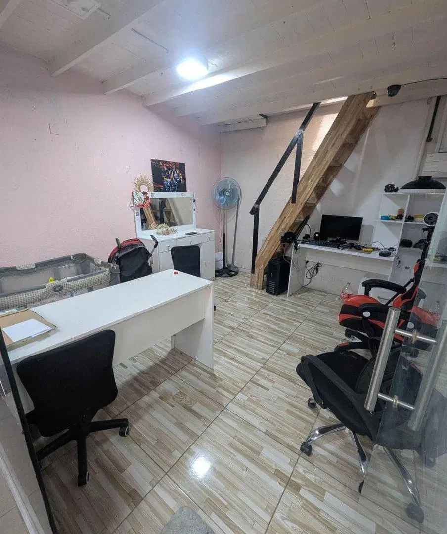 VENTA DE LOCAL COMERCIAL EN GALERIA ROMI CON RENTA 2