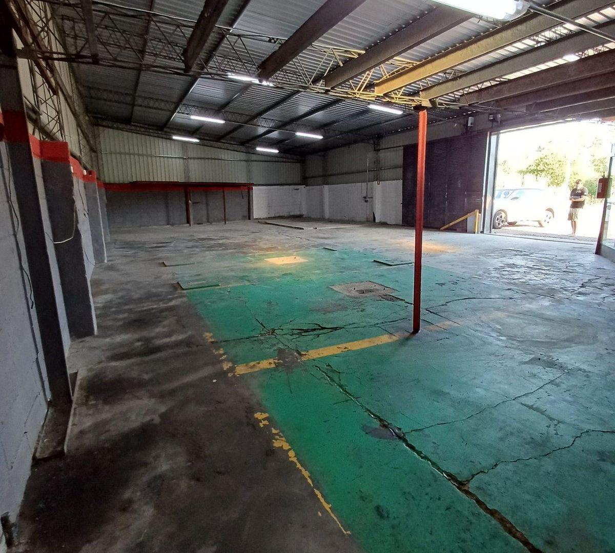 Foto de Alquiler Galpón 240 m2 a pasos de Interbalnearia, imagen 2