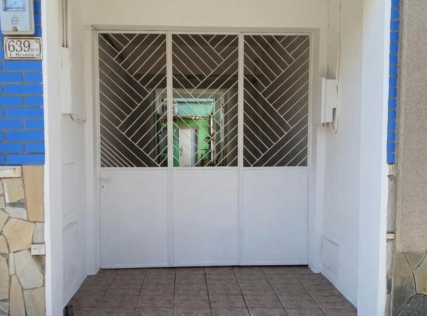 Foto de VENTA CASA 1 DORM + GJE + APTO EN CENTRO DE RIVERA, imagen 1