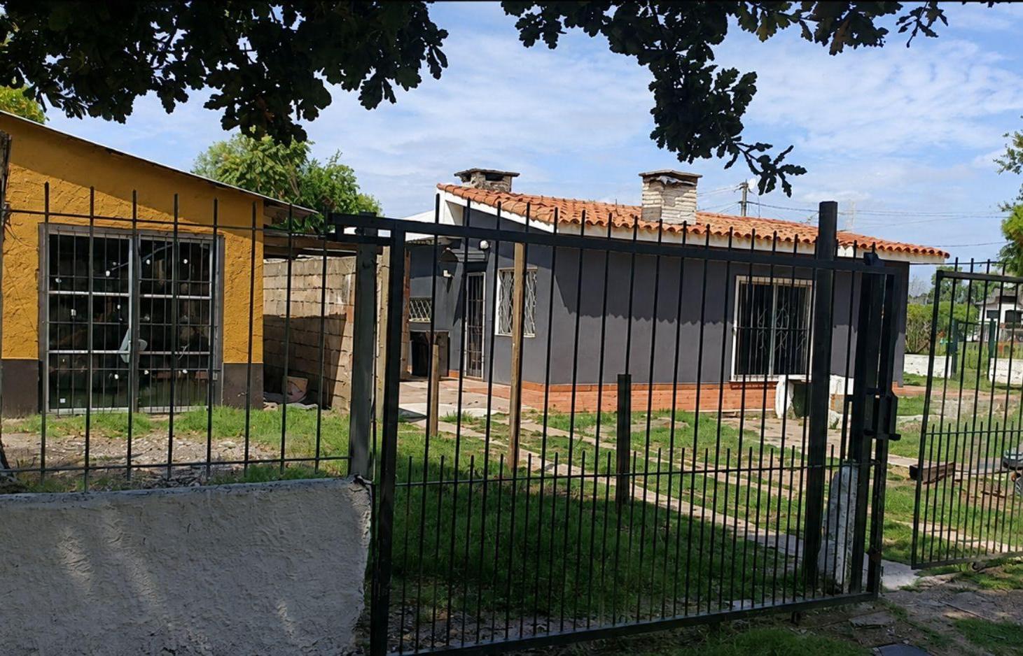 Foto de VENTA CASA 3 DORMITORIOS Y APTO PASO Carrasco, imagen 1