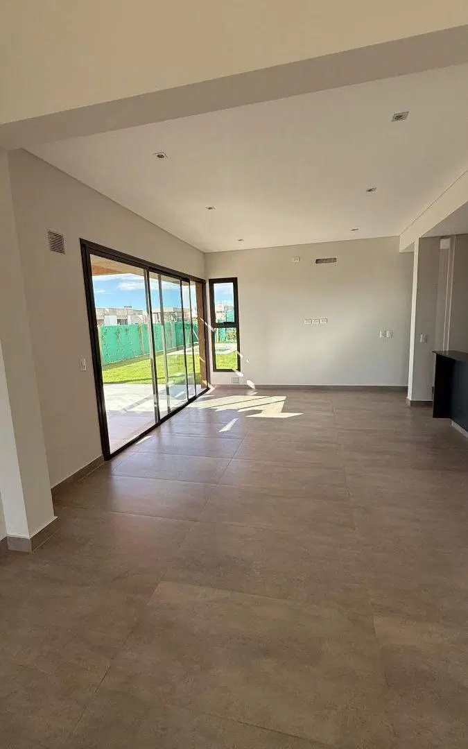 IMPONENTE Y EXCLUSIVA CASA EN BARRIO PRIVADO GRAN BOEDO 3