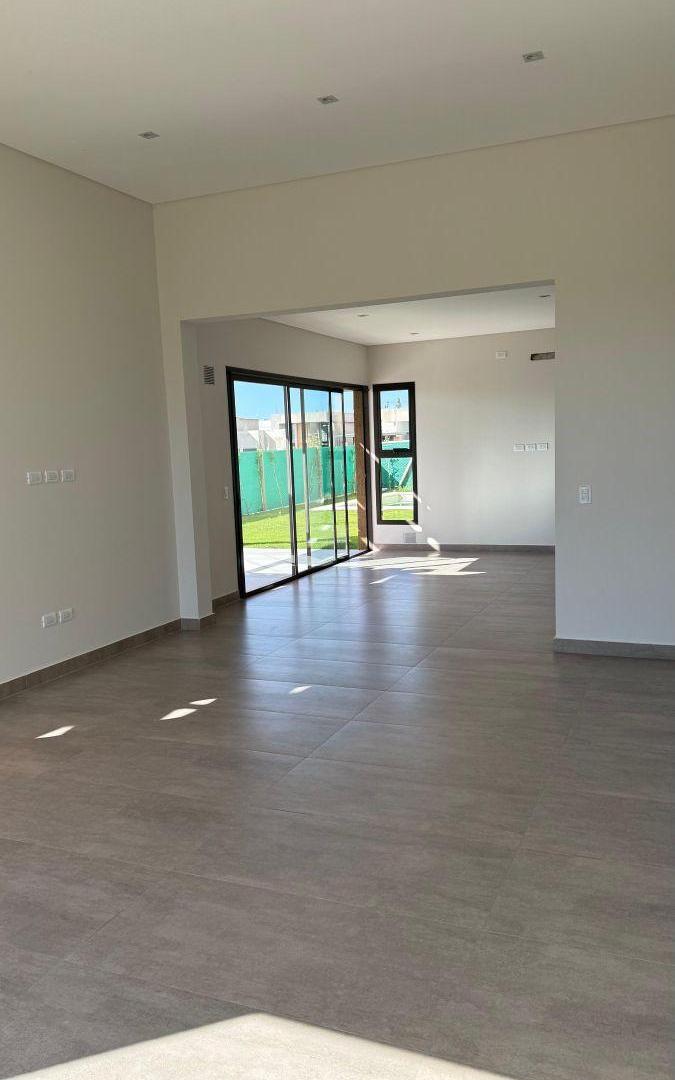 Foto de IMPONENTE Y EXCLUSIVA CASA EN BARRIO PRIVADO GRAN BOEDO, imagen 4