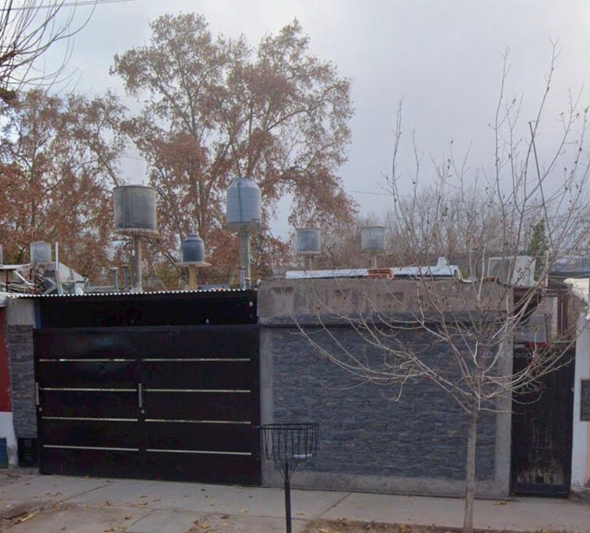 SE LIQUIDA POR VIAJE, COMODA Y FUNCIONAL CASA EN EL BARRIO EL RESGUARDO DE LAS HERAS