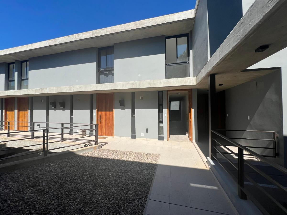 Dpto (Duplex) Housing a Estrenar en Venta - 2 Dorm. 2 Baños - La Calera 3