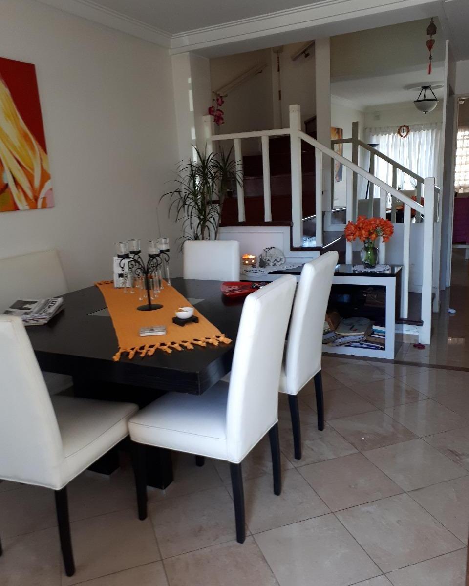 TRIPLEX 4 AMBIENTES EXCELENTE ESTAADO