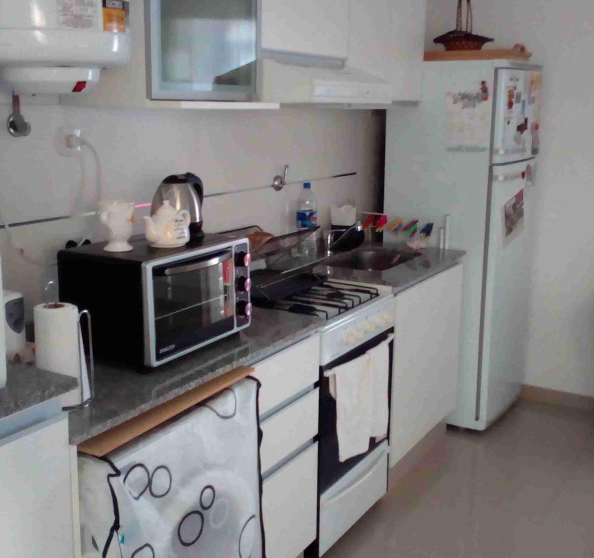 Foto de DEPARTAMENTO EXCELENTE UBICACIÓN 1º PISO, imagen 2