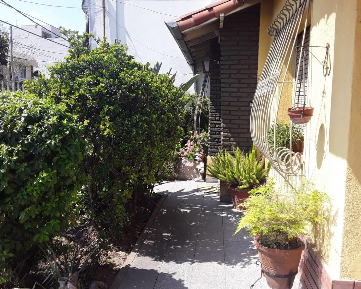 CHALET 3 AMBIENTES EXCELENTE UBICACION -ESCUCHO OFERTAS